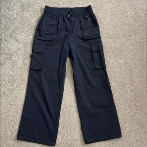 NWT Fabletics The Heights Cargo Pant. Wide leg. Black. Womens Medium
